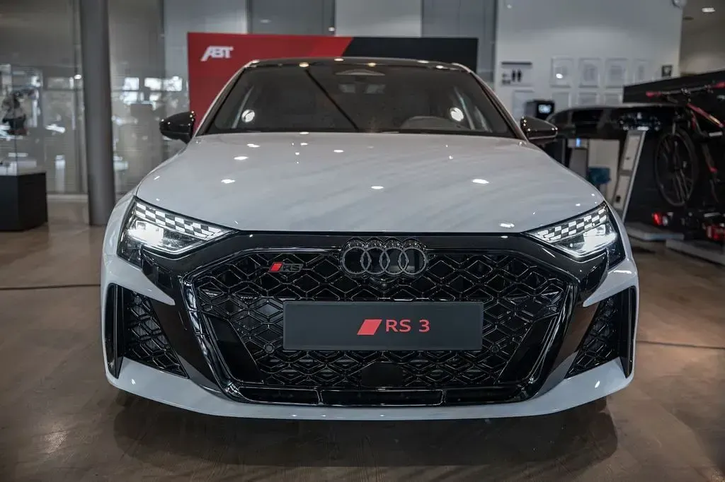 Neu Audi RS3 Sport 400 PS (294 kW) 2026 Weiß Limousine