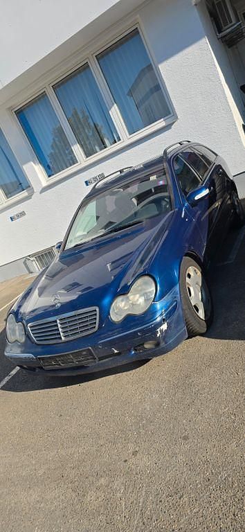 Blau Gebraucht 2004 Mercedes C180 Elegance Limousine | 690 € (Superpreis) - Bild 1/4