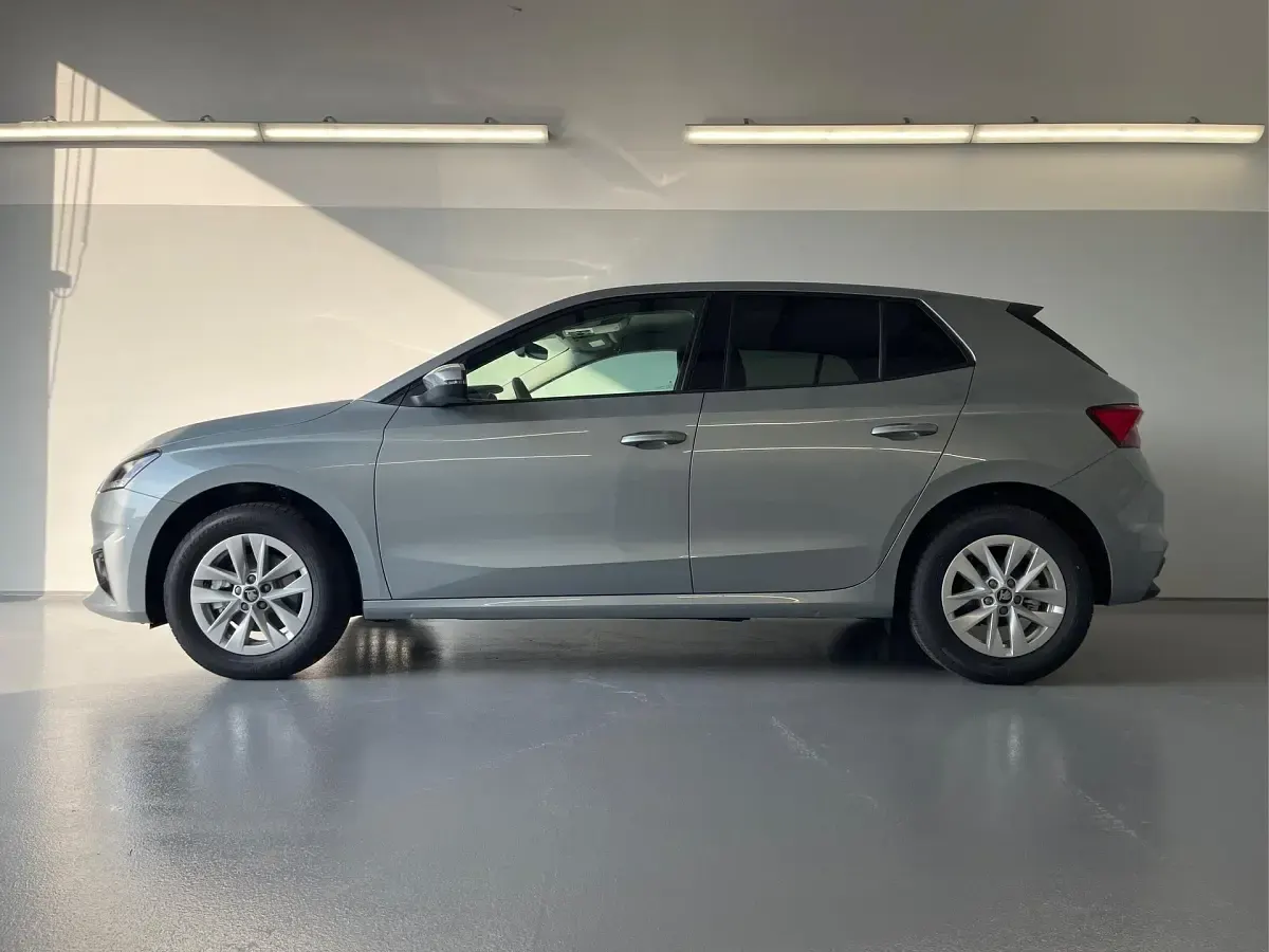 Ny Skoda Fabia Selection 2026 Sølv Hatchback