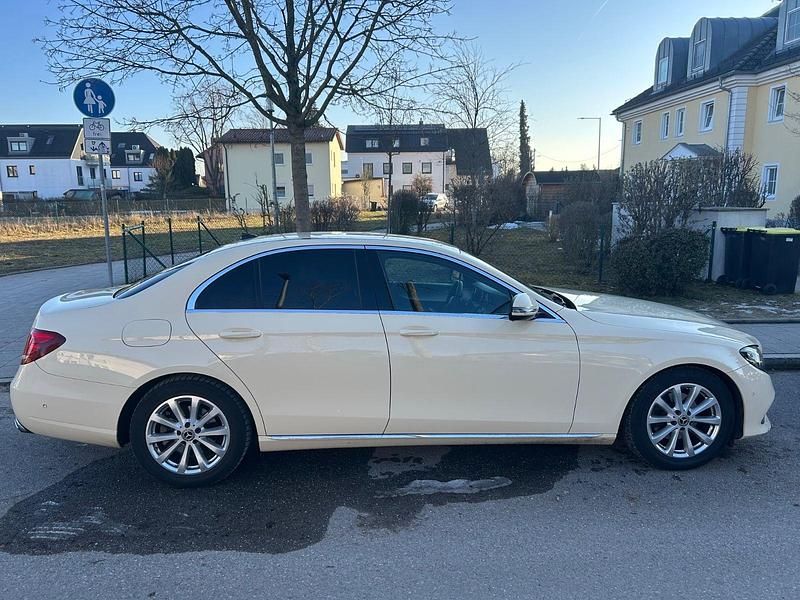 Gebraucht Mercedes E220 194 PS (142 kW) 2018 Beige Limousine