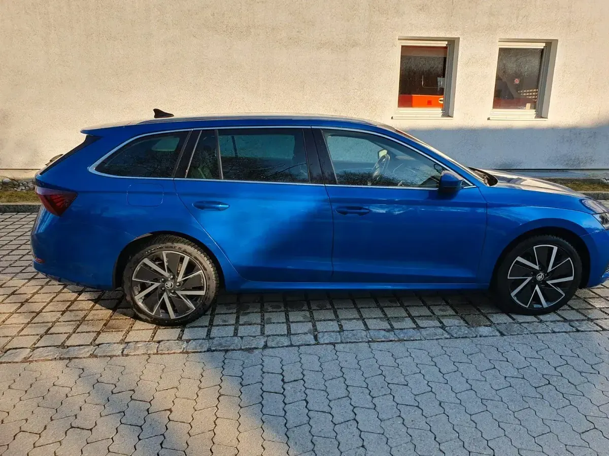 Gebraucht Skoda Octavia Ambition 204 PS (150 kW) 2021 Blau Kombi