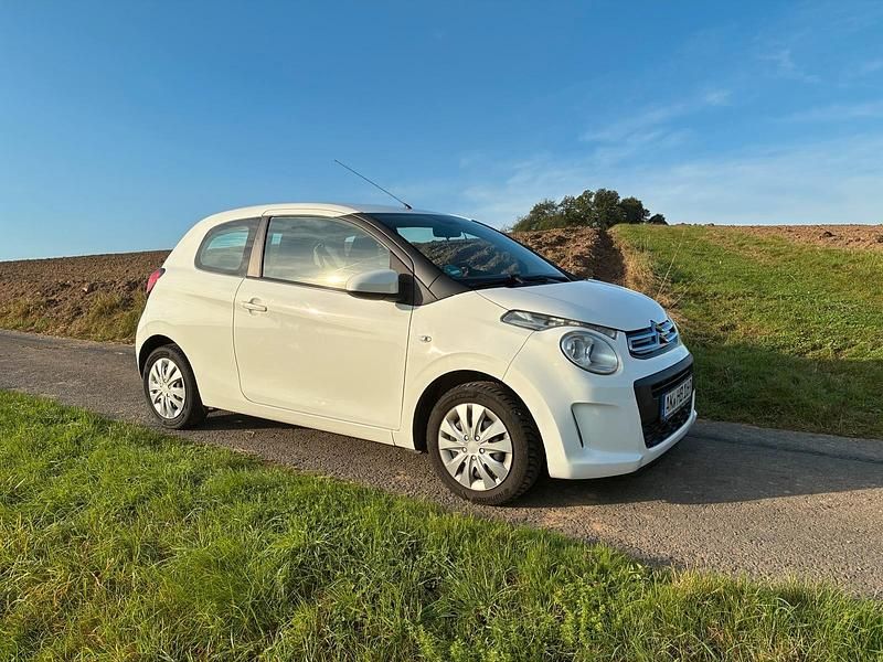 Weiß Gebraucht 2015 Citroën C1 Kleinwagen | 3.999 € - Bild 1/4