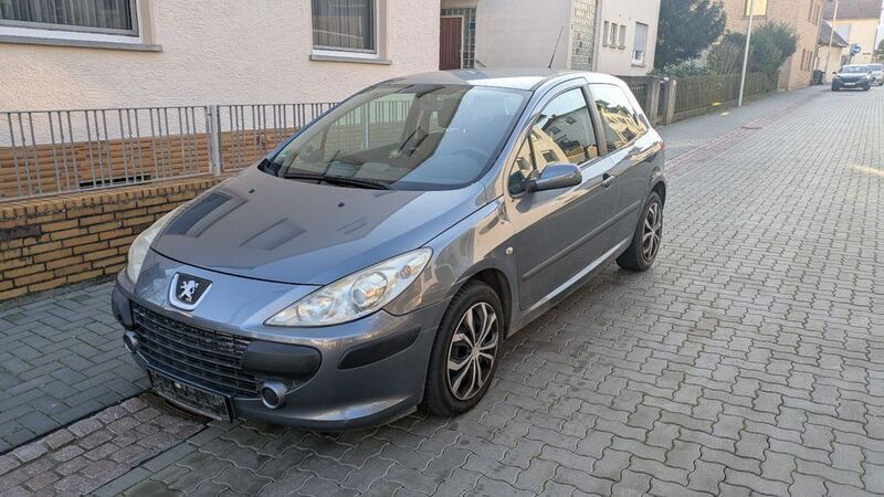 Grau Gebraucht 2005 Peugeot 307 Limousine | 900 € (Superpreis) - Bild 1/4