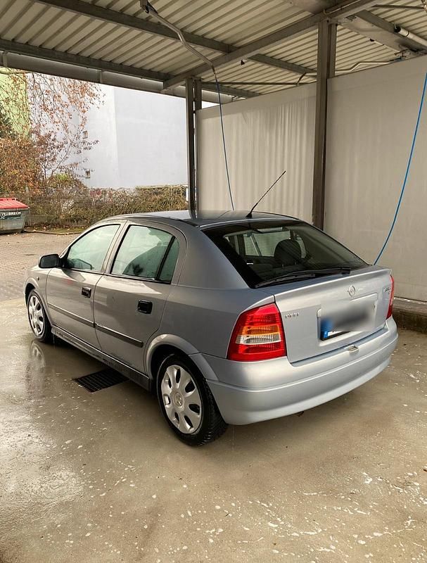 Gebraucht Opel Astra 86 PS (63 kW) 2001 Silber Limousine