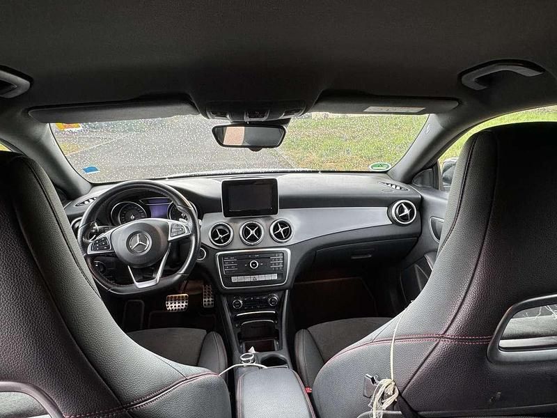 Gebraucht Mercedes CLA220 184 PS (135 kW) 2017 Weiß Limousine
