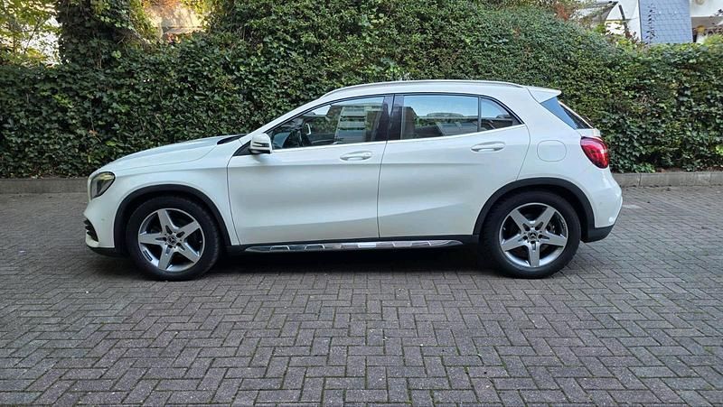 Weiß Gebraucht 2017 Mercedes GLA250 SUV | 19.000 € (Guter Preis) - Bild 1/4