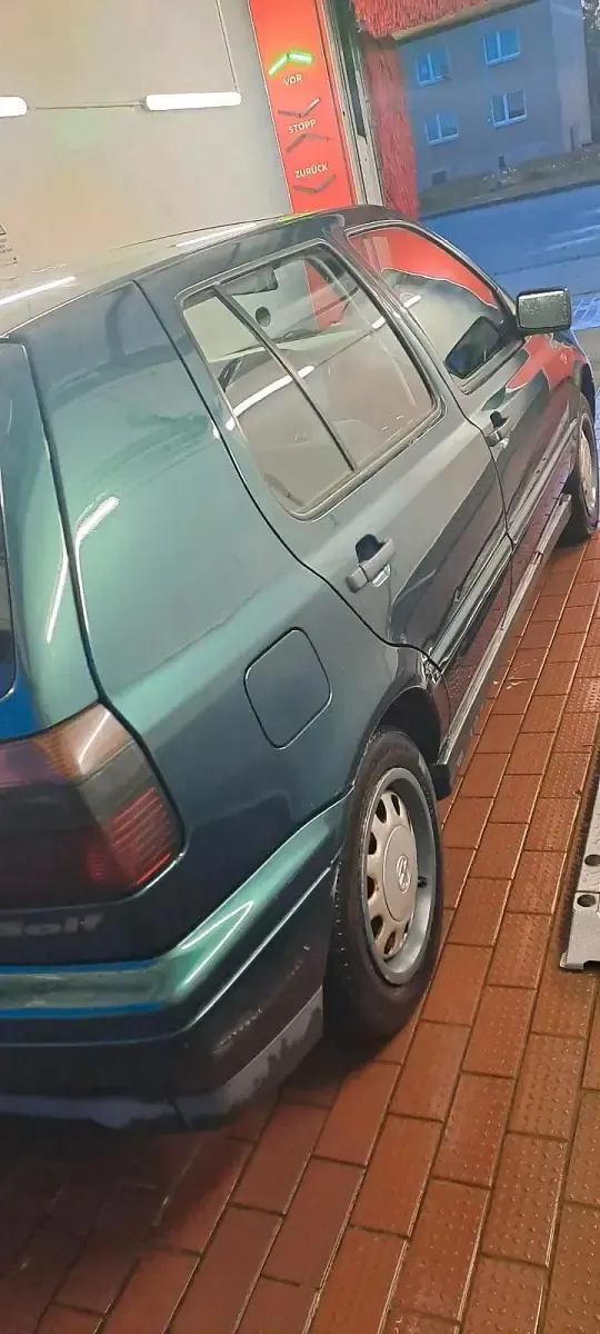 Gebraucht VW Golf III 75 PS (55 kW) 1997 Grün Kleinwagen