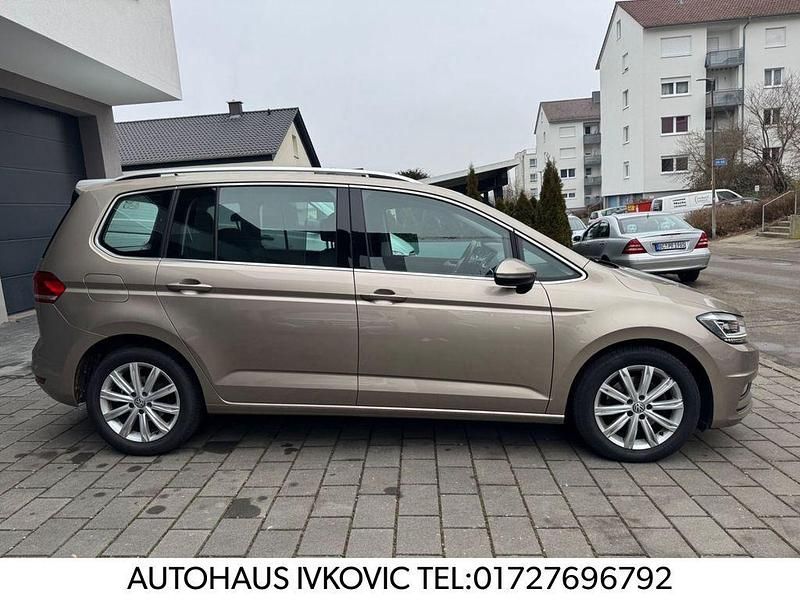 Gebraucht VW Touran Highline 150 PS (110 kW) 2019 Beige Van / Kleinbus