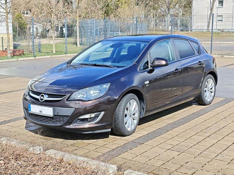 Gebraucht Opel Astra Active 140 PS (102 kW) 2013 Braun Limousine