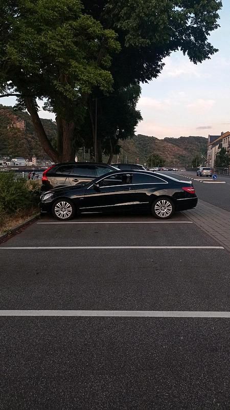 Gebraucht Mercedes E220 2011 Schwarz Coupé