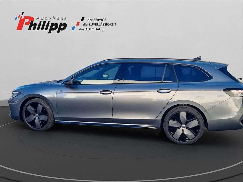Neu VW Passat R-line 193 PS (141 kW) 2026 Diabasgrau Kombi