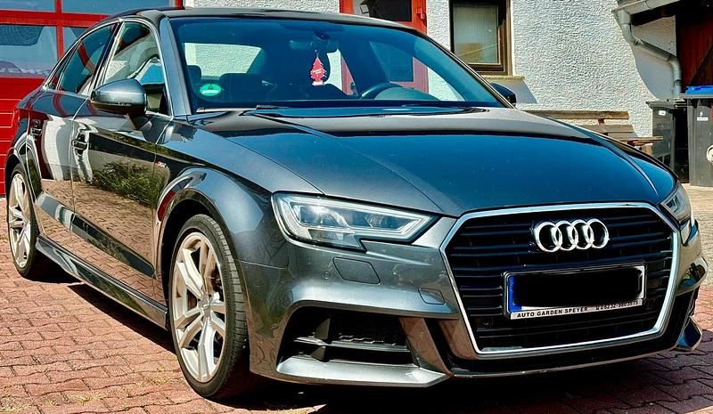 Grau Gebraucht 2019 Audi A3 S-Line Limousine | 13.990 € (Superpreis) - Bild 1/4