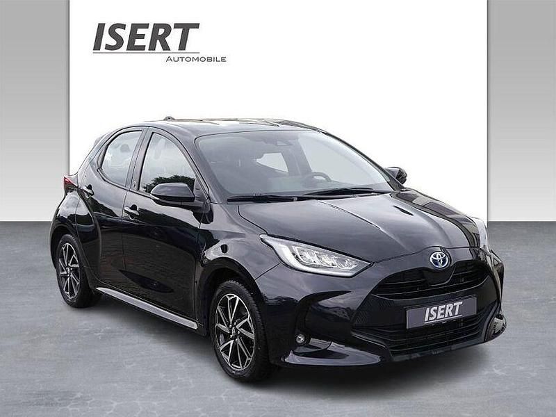 Schwarz Gebraucht 2023 Toyota Yaris Hybrid Team Limousine | 18.450 € (Guter Preis) - Bild 1/4