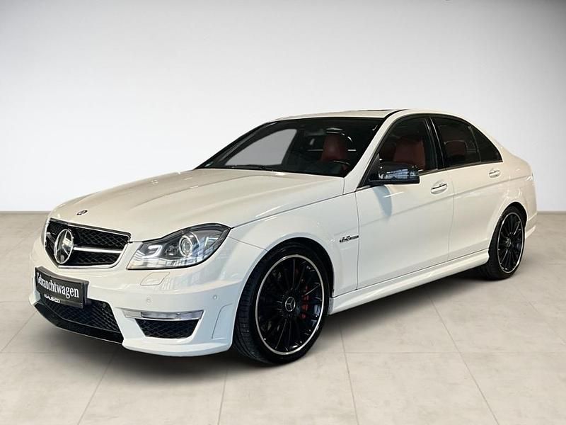 Calcitweiß Gebraucht 2011 Mercedes C63 AMG AMG Limousine | 34.980 € (Fairer Preis) - Bild 1/4
