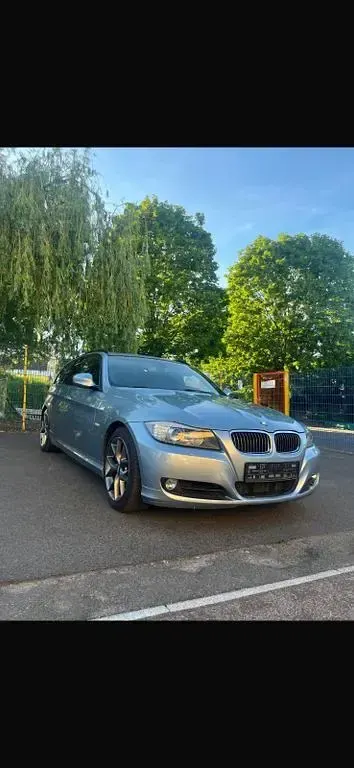 Käytetty BMW 330 Performance 245 HP (180 kW) 2010 Sininen Farmari
