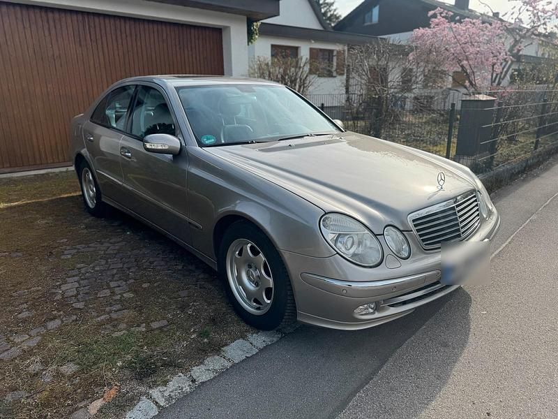 Second-hand Mercedes E200 163 CP (119 kW) 2003 Argintiu Berlinǎ