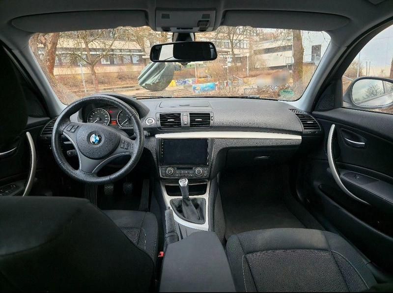 Gebraucht BMW 116 122 PS (89 kW) 2011 Schwarz Kleinwagen