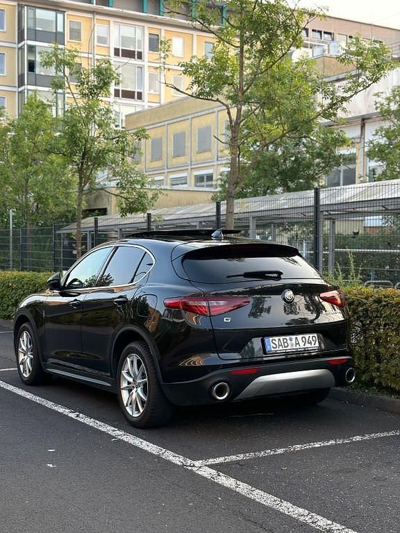 Gebraucht Alfa Romeo Stelvio Super 209 PS (153 kW) 2017 Schwarz SUV