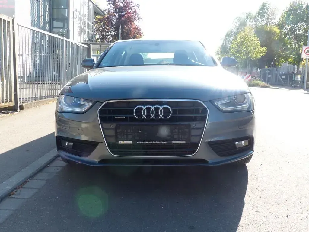 Gebraucht Audi A4 Ambiente 224 PS (164 kW) 2014 Monsungrau metallic Limousine