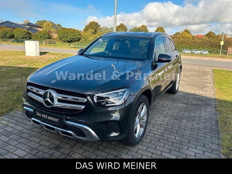 Grau Gebraucht 2022 Mercedes GLC300e SUV | 36.950 € (Etwas zu teuer) - Bild 1/3
