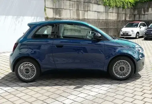 Neu Fiat 500 Icon 65 PS (47 kW) 2026 Grün Limousine