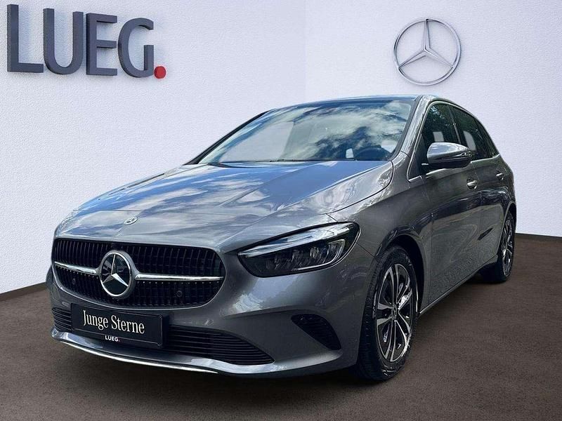 Metalliclack mountaingrau Gebraucht 2024 Mercedes B180 Progressive Van / Kleinbus | 31.720 € (Guter Preis) - Bild 1/4