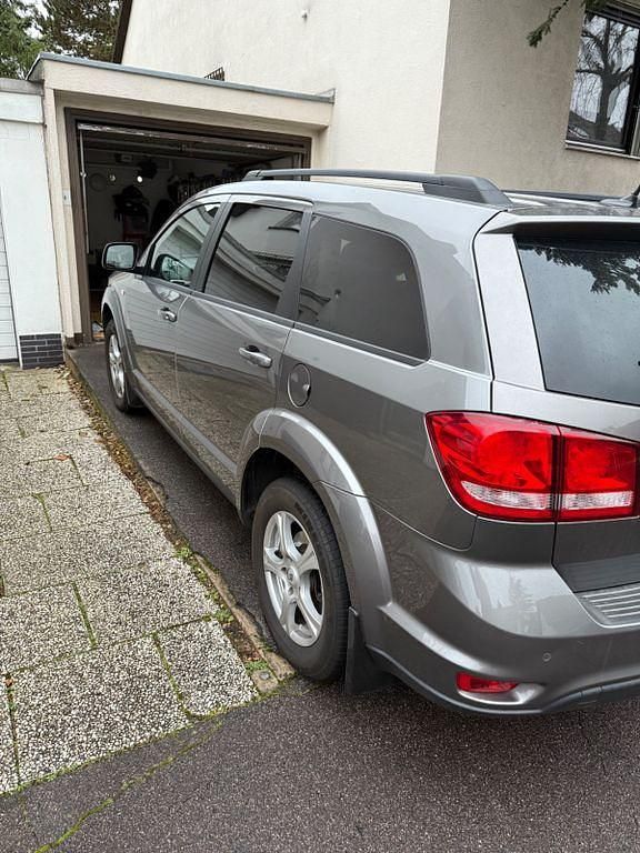 Gebraucht Fiat Freemont 140 PS (102 kW) 2011 Silber SUV