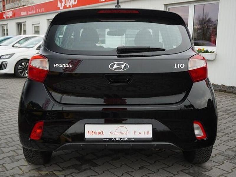 Gebraucht Hyundai i10 Select 67 PS (49 kW) 2021 Schwarz Kleinwagen