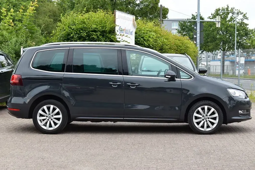 Gebraucht VW Sharan Highline 150 PS (110 kW) 2017 Grau Van / Kleinbus