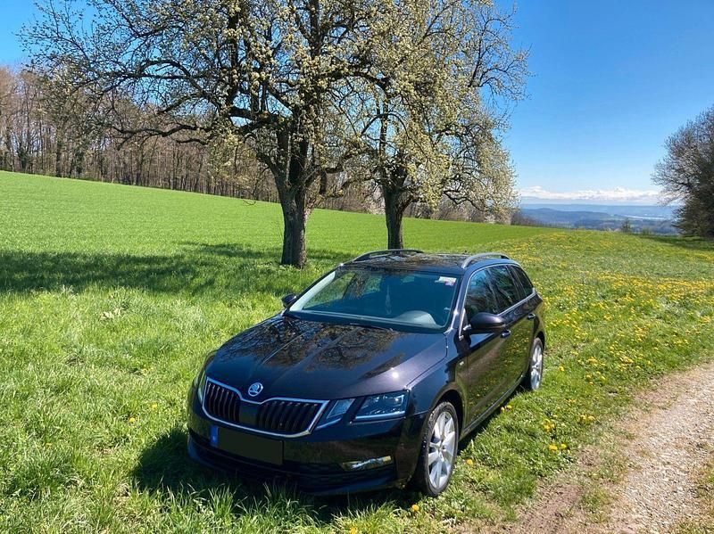 Schwarz Gebraucht 2017 Skoda Octavia Drive Kombi | 11.500 € (Guter Preis) - Bild 1/4