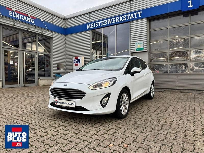 Weiß Gebraucht 2017 Ford Fiesta Titanium Kleinwagen | 10.999 € (Fairer Preis) - Bild 1/4