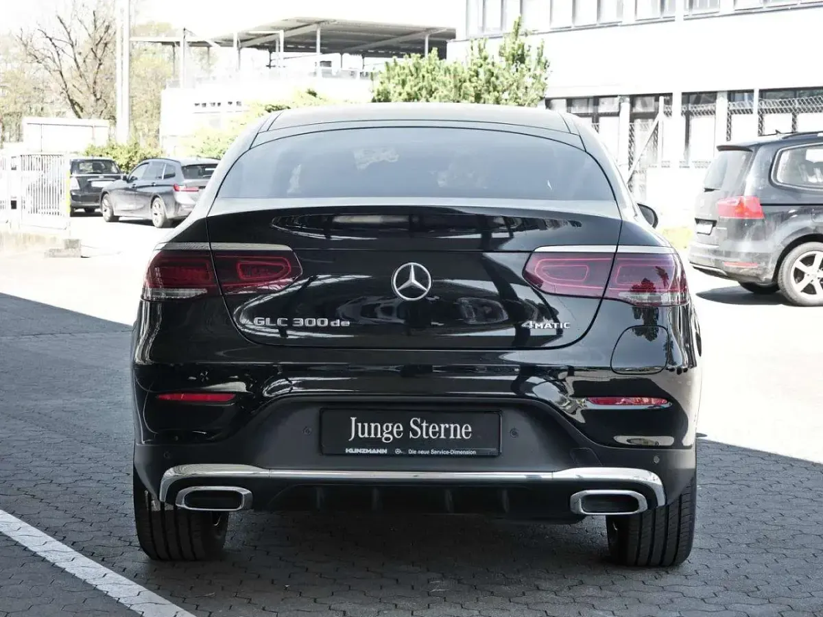Gebraucht Mercedes GLC300e AMG 306 PS (225 kW) 2022 Obsidianschwarz metallic Coupé