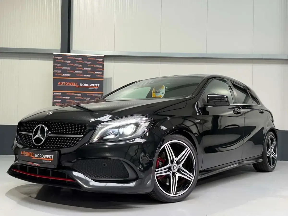 Gebraucht Mercedes A250 AMG line 218 PS (160 kW) 2017 Kosmosschwarz  metalliclack Limousine