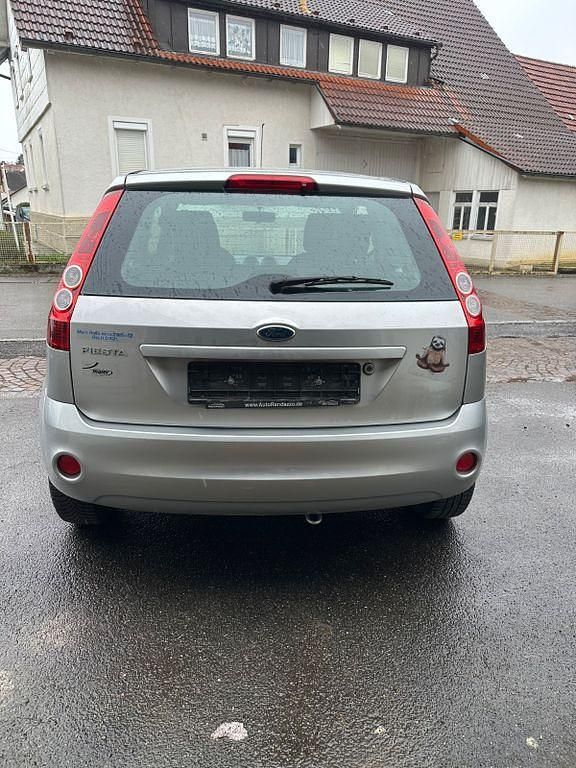 Gebraucht Ford Fiesta Style 60 PS (44 kW) 2007 Silber Kleinwagen