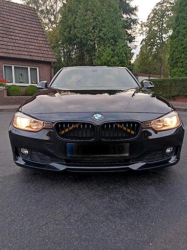 Schwarz Gebraucht 2013 BMW 320 Kombi | 7.000 € (Superpreis) - Bild 1/4