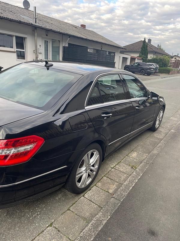 Gebraucht Mercedes E300 Avantgarde 236 PS (173 kW) 2012 Schwarz Limousine