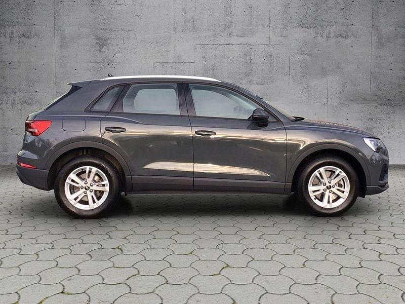 Gebraucht Audi Q3 Basis 190 PS (139 kW) 2024 Nanograu metallic SUV