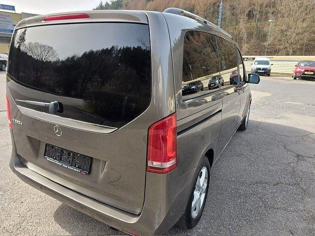 Gebraucht Mercedes V220 Edition 163 PS (119 kW) 2018 Grau Van / Kleinbus