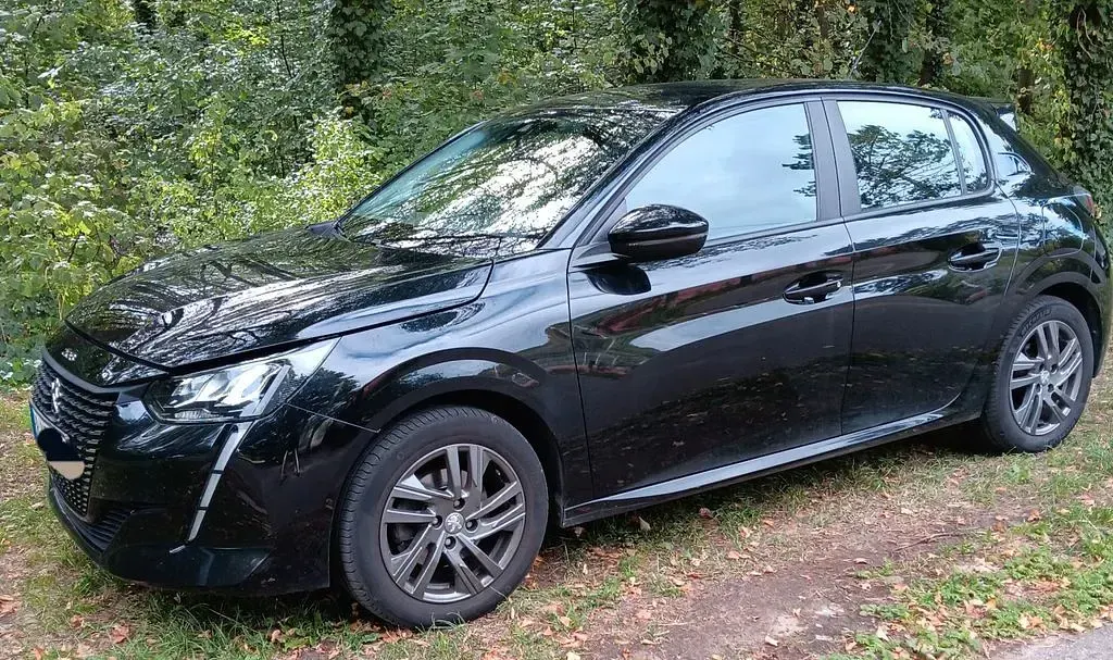 Gebraucht Peugeot 208 Active 101 PS (74 kW) 2021 Schwarz Kleinwagen