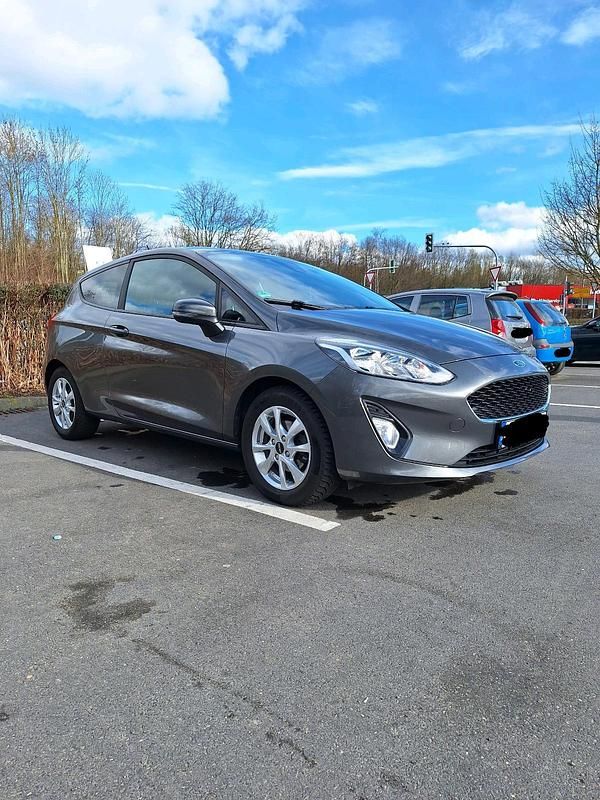 Gebraucht Ford Fiesta Cool & Connect 101 PS (74 kW) 2017 Limousine