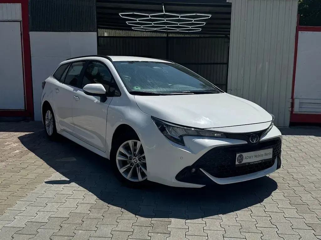 Gebraucht Toyota Corolla 98 PS (72 kW) 2024 Weiß Kombi