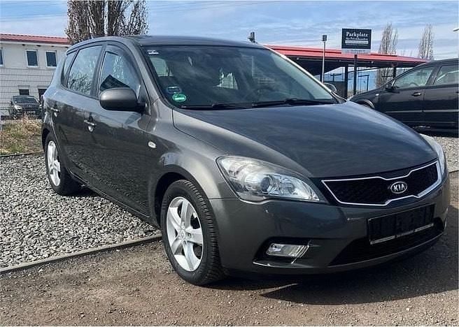 Gebraucht Kia Ceed Edition 7 90 PS (66 kW) 2012 Grau Kleinwagen