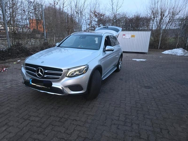 Gebraucht Mercedes GLC250 211 PS (155 kW) 2017 Silber Limousine