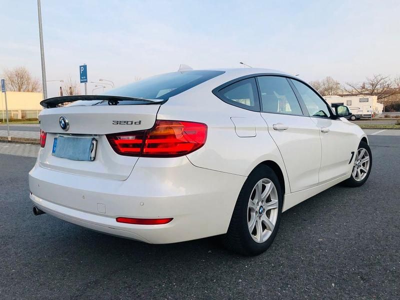 Gebraucht BMW 320 Sport Line 184 PS (135 kW) 2015 Weiß Limousine