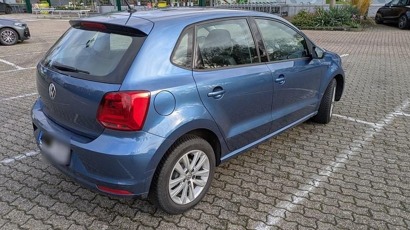 Blau Gebraucht 2017 VW Polo Limousine | 9.000 € (Superpreis) - Bild 1/4