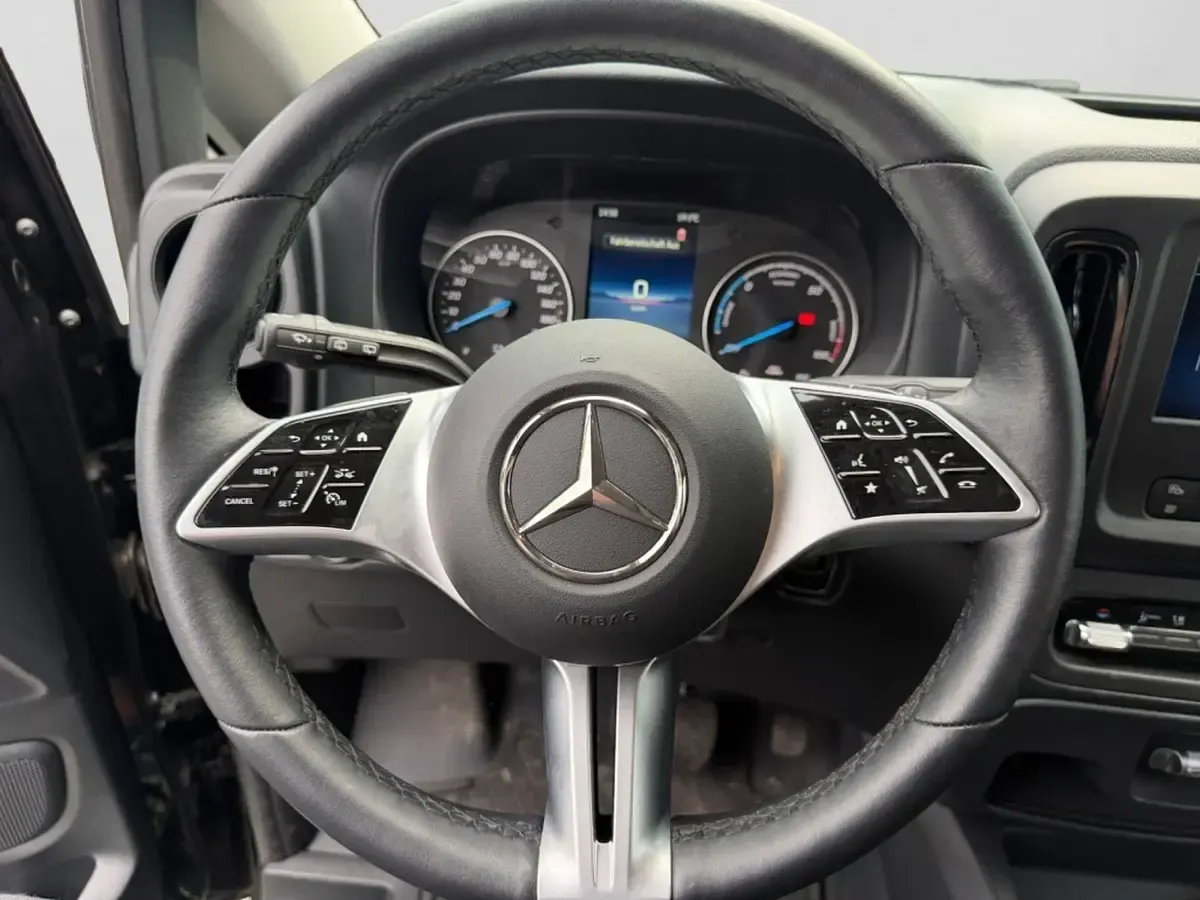 Gebraucht Mercedes e-Vito 62 kW (85 PS) 2024 Schwarz Van