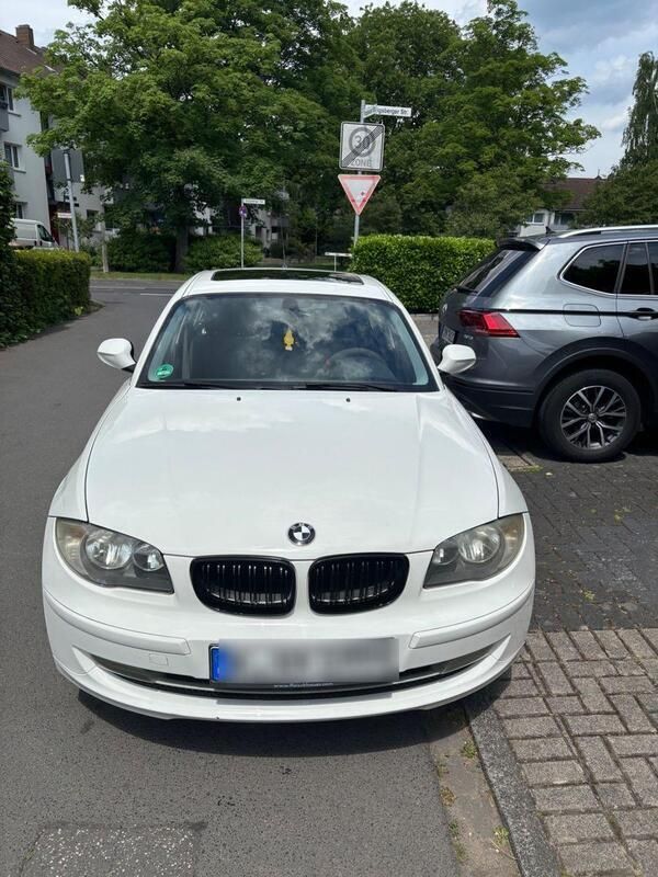 Weiß Gebraucht 2011 BMW 116 Kleinwagen | 3.600 € (Superpreis) - Bild 1/4