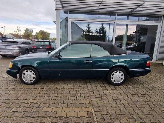 Gebraucht Mercedes E320 220 PS (161 kW) 1993 Malachitgrün (metallic) Cabrio