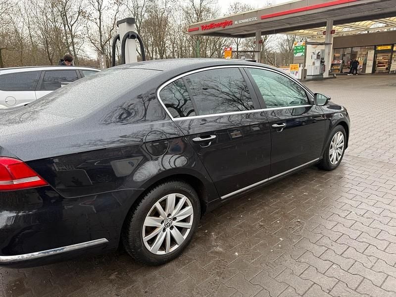 Gebraucht VW Passat 160 PS (117 kW) 2011 Schwarz Limousine