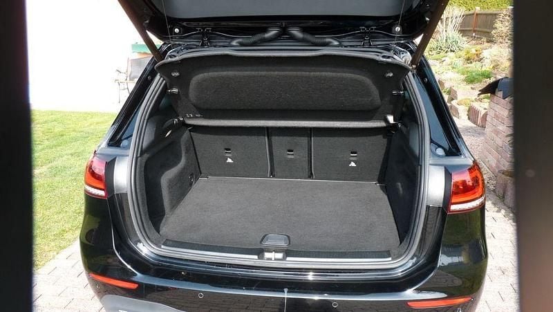 Gebraucht Mercedes B180 Progressive 116 PS (85 kW) 2019 Schwarz Van / Kleinbus